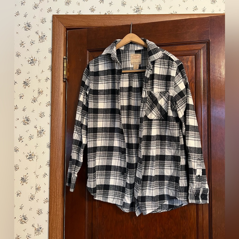Women’s Black and White Plaid Shirt